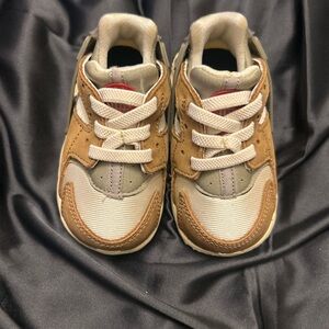 Nike Kids Tan, Cream and Brown Lace-Up Sneakers